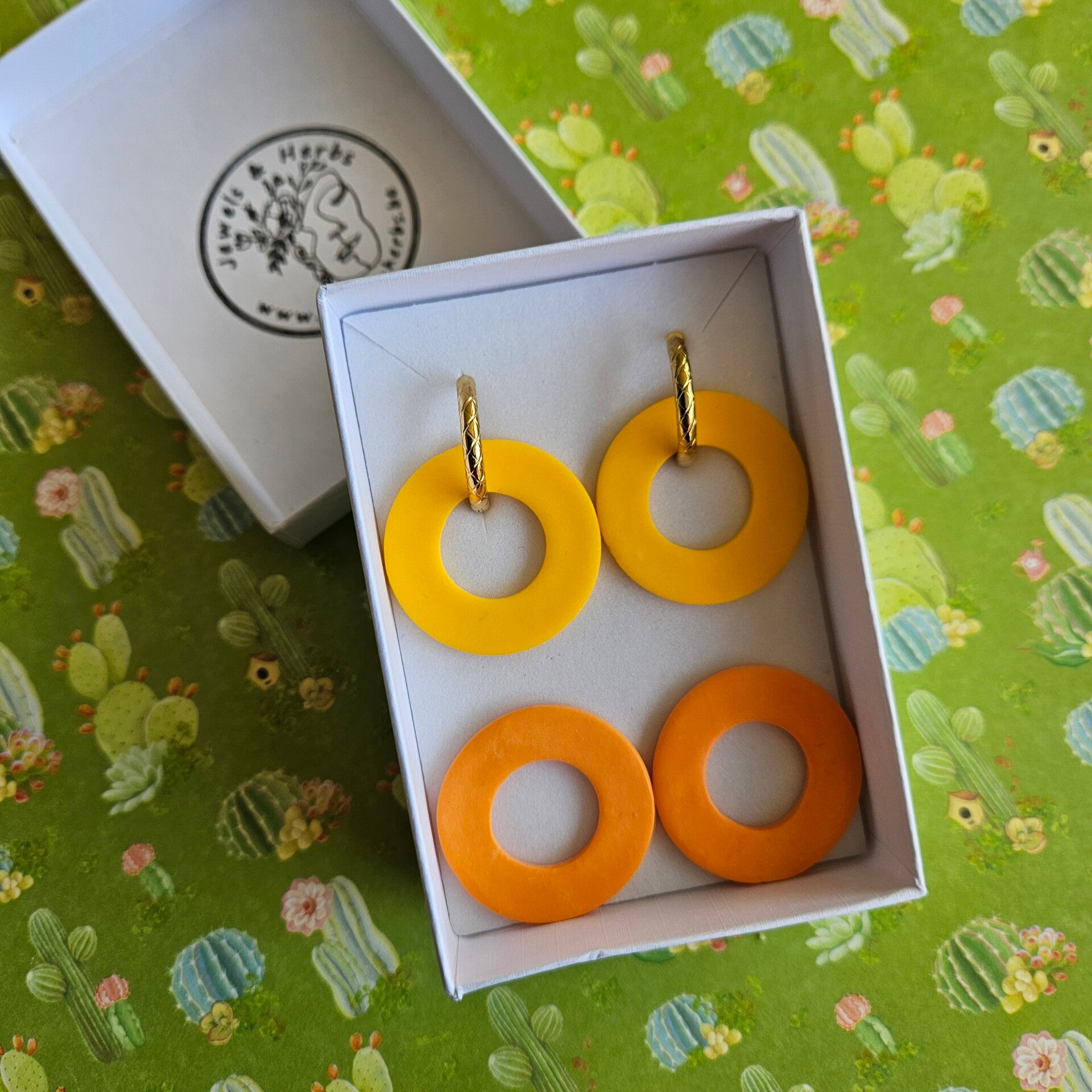 Clay&combo Colette: geschenkset 2 paar verwisselbare ronde donuts met oorringen