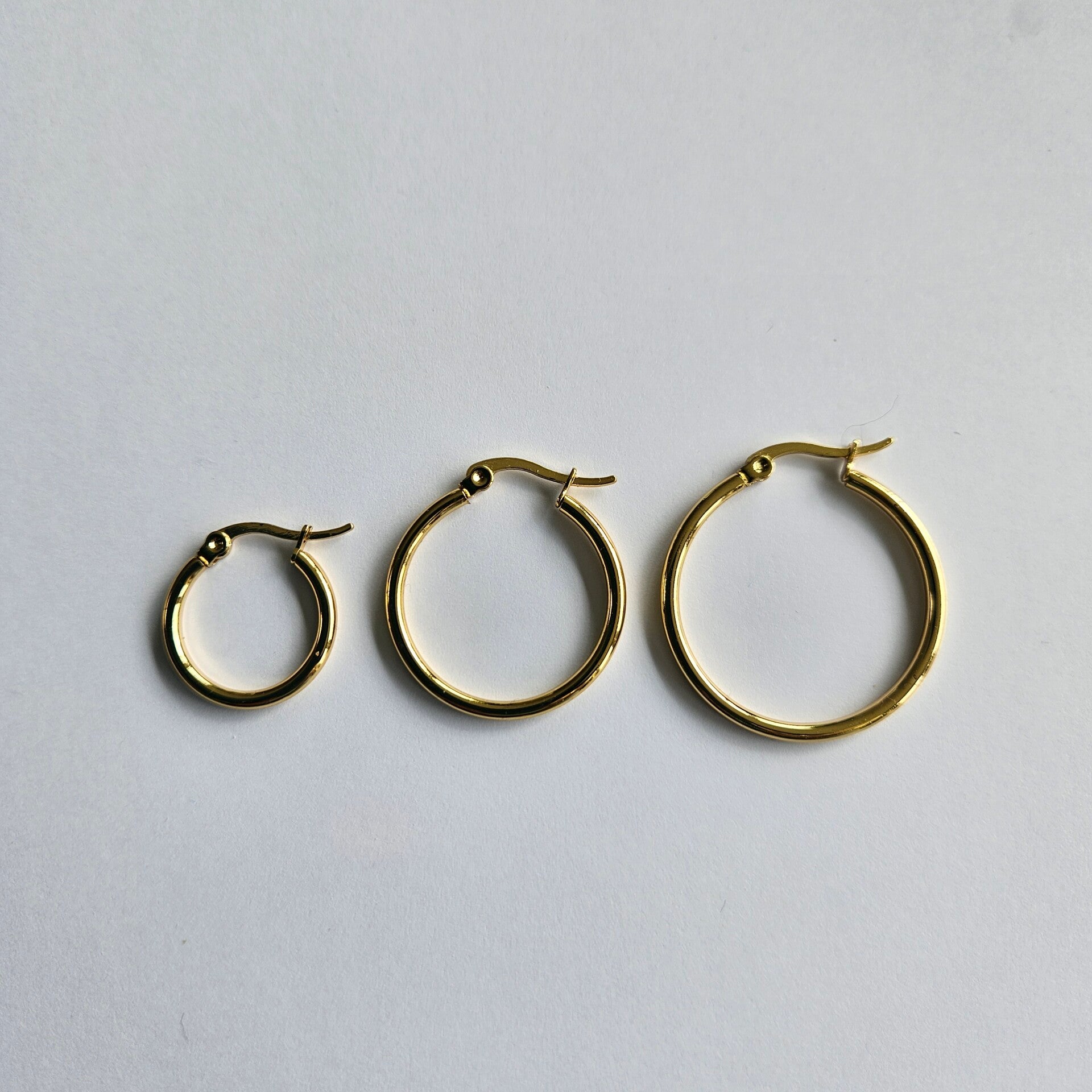 Mix&match ronde oorring (creool) 'Feline' (goudkleurig hoogwaardig RVS) - per stuk