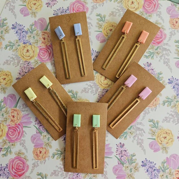 lange smalle oorhangers met rechthoekige studs en open balkje (PMK Rio lagartos) (oorstekers in RVS) - meerdere kleuren (pastel)