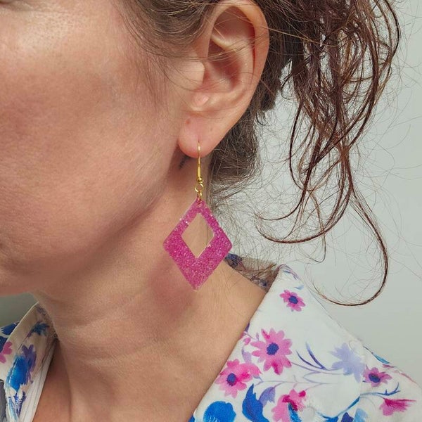 oorhangers S ruitvormige donut reslin met glassbeads, oorhaakje lood- en nikkelvrij