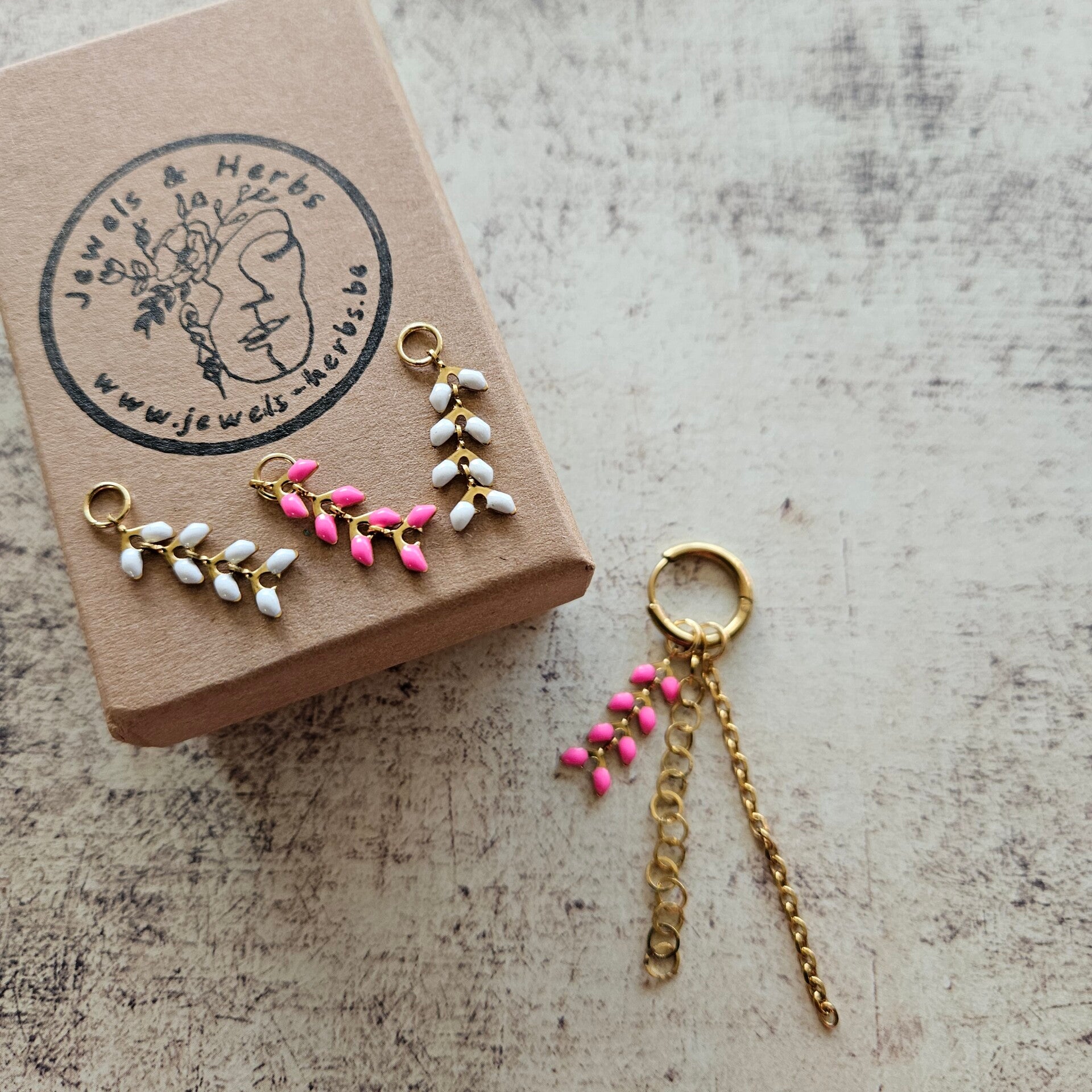 geschenkbox mix&match (C&J) - oorringen met 2 paar chevronbedels naar keuze en 2 sliertjes - startset (kleur nr keuze) (emaille-goud)