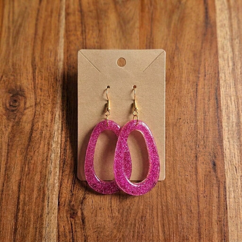oorhangers L open ovaal reslin met glassbeads, oorhaakje lood- en nikkelvrij