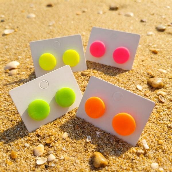 oorstuds rond M (PMK Berlin neon) (geschikt vr Clay&combo Paulette) mat (RVSstekers)