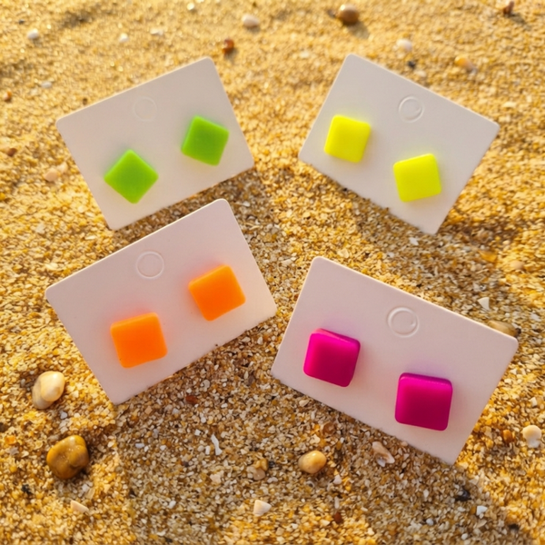 oorstuds vierkant S (PMK Berlin neon) (geschikt vr Clay&combo Paulette)