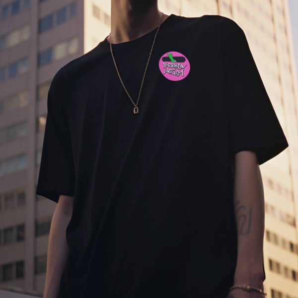 BROKEN WRIST BLACK SMALL CHEST LOGO T SHIRT