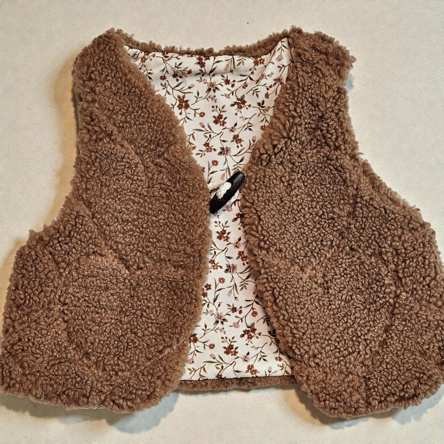 Curly Fleece Weste braun