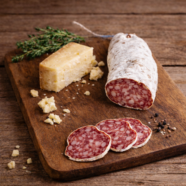 Saucisson sec au beaufort artisanal (France)