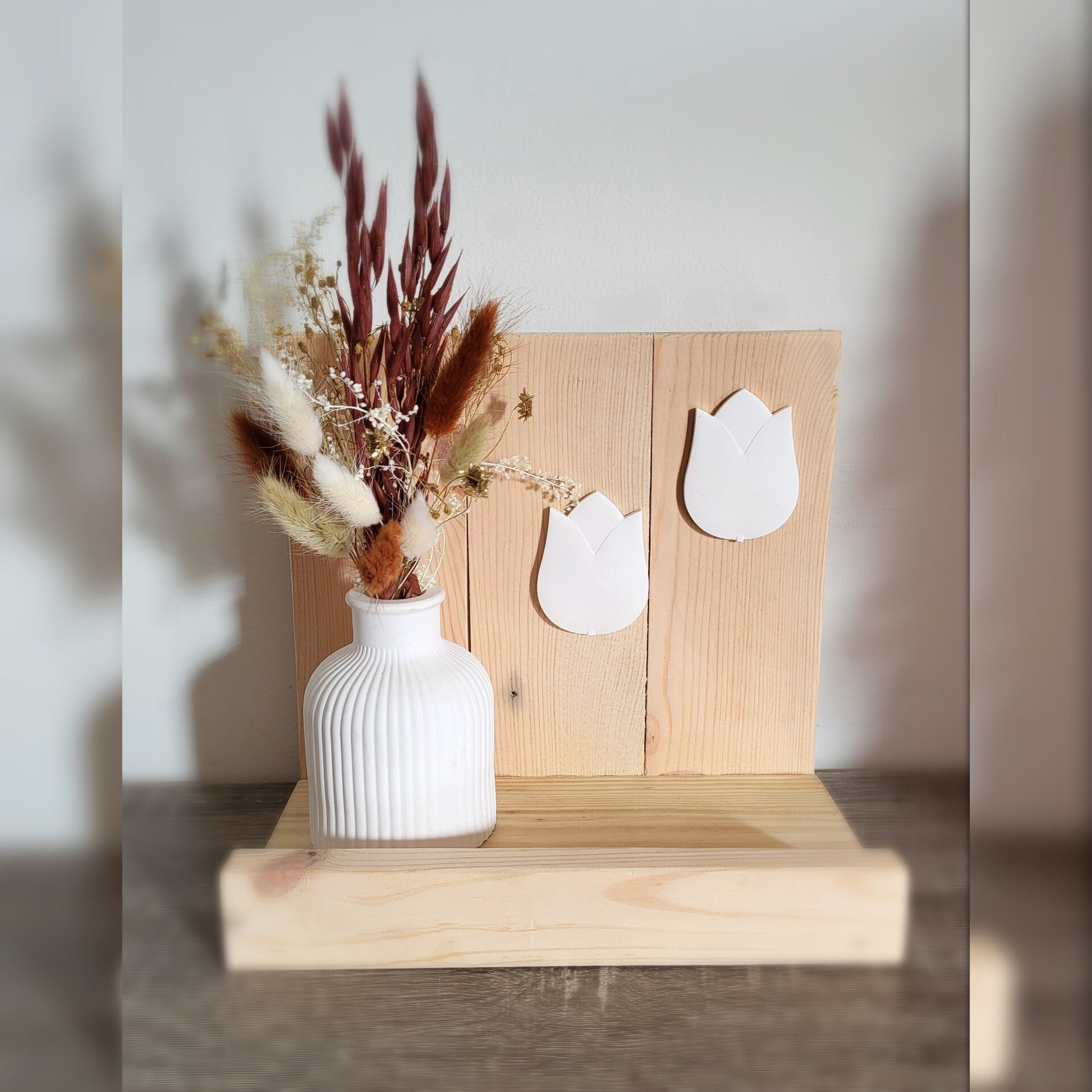 Decoratiestand vaas met tulpen