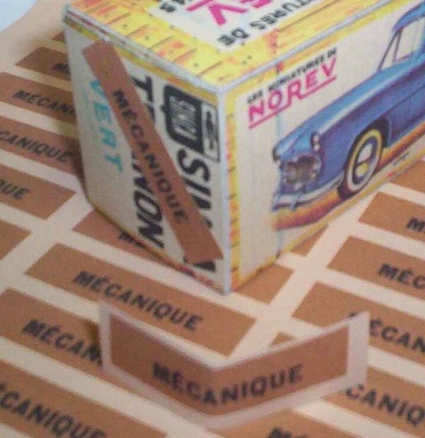 Reproduction étiquette mécanique autocollante