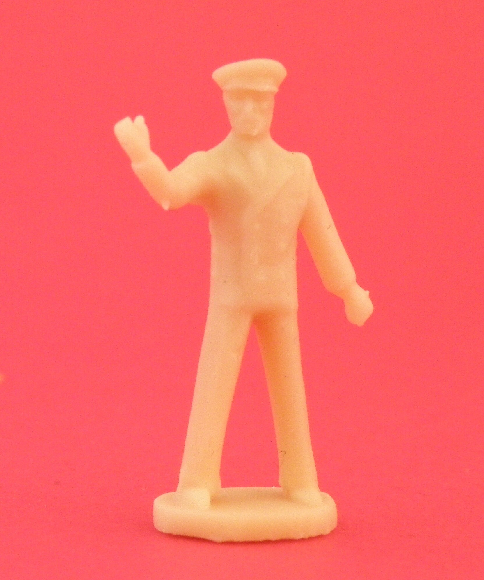 Resto personnage a peindre pompiste qui salut pour vos Dinky , Norev , Cij Jrd Minialuxe