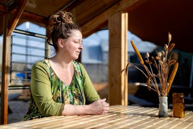 Palliatief doula Inge denkt aan Eva, een jonge vrouw die overleden is aan gemetastaseerde longkanker