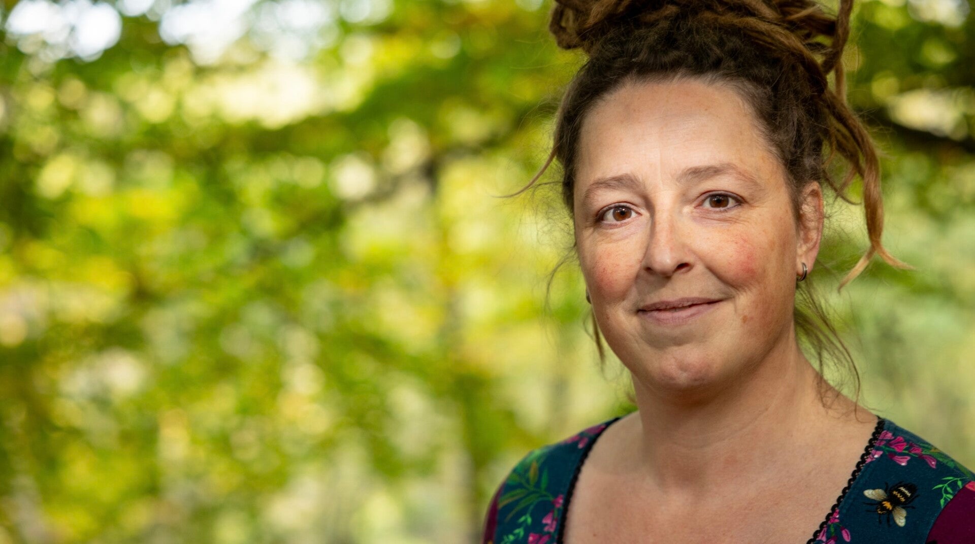 Palliatief doula inge vervoorn helpt ongeneeslijk zieke 40ers en 50ers aan de keukentafel