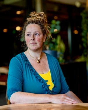 Palliatief doula Inge biedt ondersteuning in het omgaan met een ongeneeslijk zieke partner
