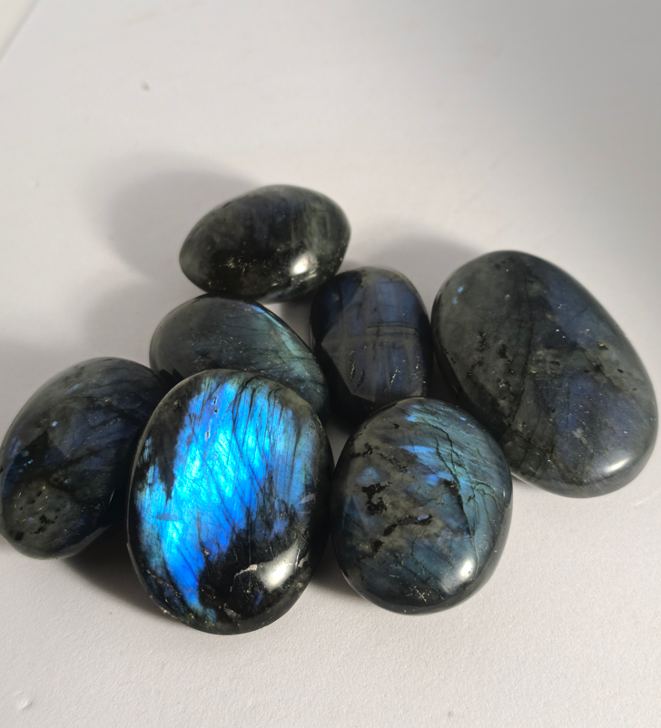 Galet Labradorite Bleue
