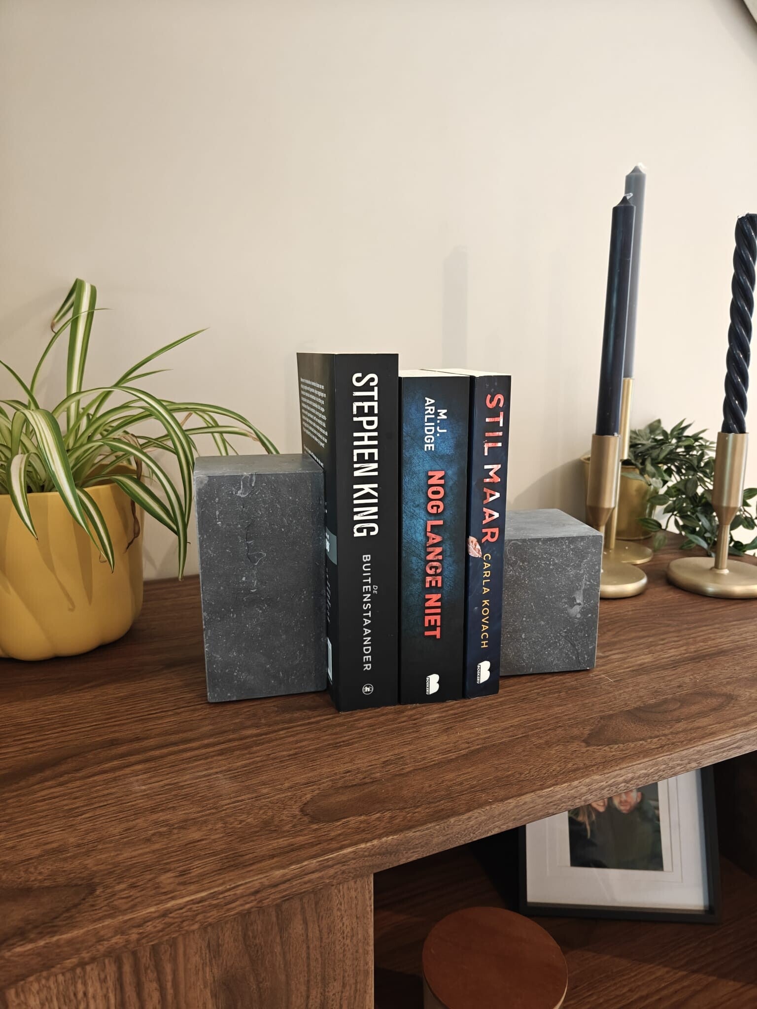 Natuurstenen boeksteunen – strak en tijdloos - handgemaakt