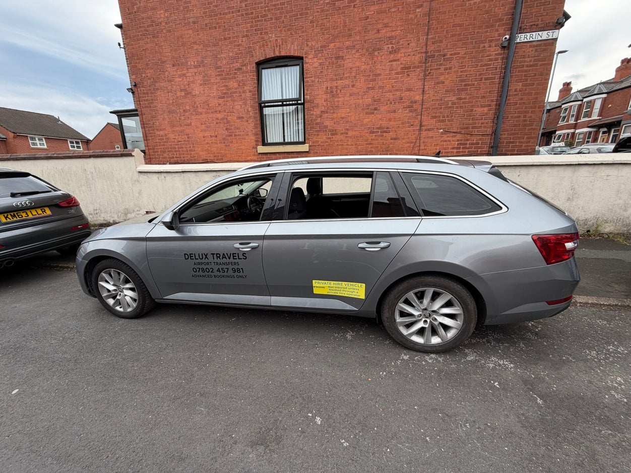 Airport transfer vehicles for families and groups travelling from Tameside to Manchester Airport
