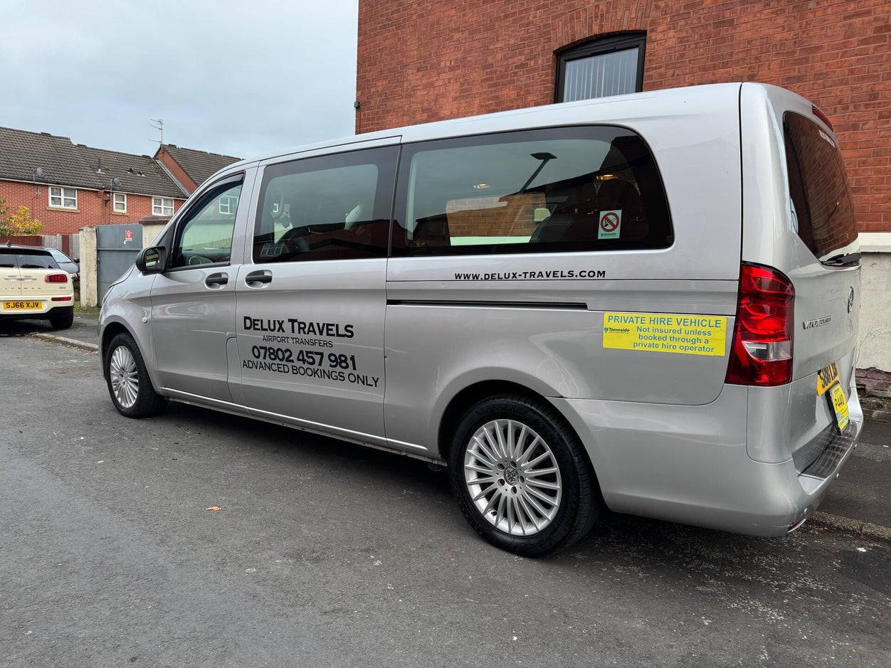 Delux Manchester Airport transfer service serving Hyde and Tameside
