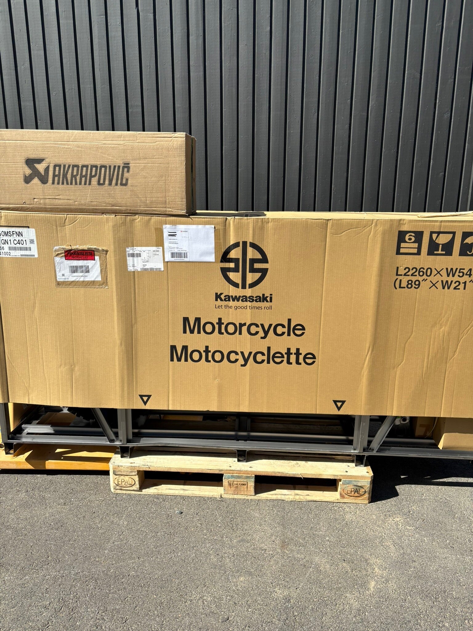 Kawasaki laatikossa kotiin