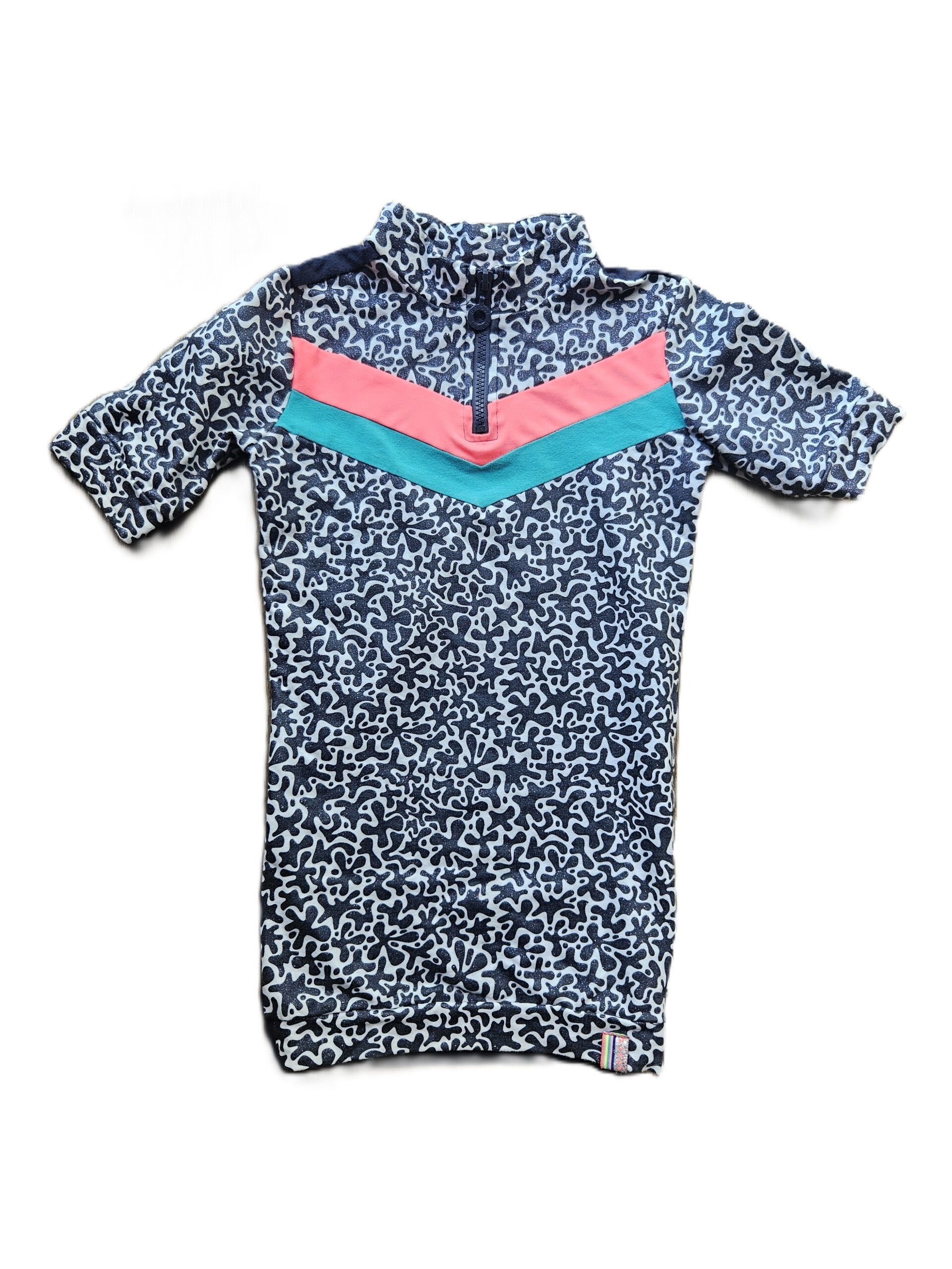 B.Nosy Donkerblauw met wit jurkje