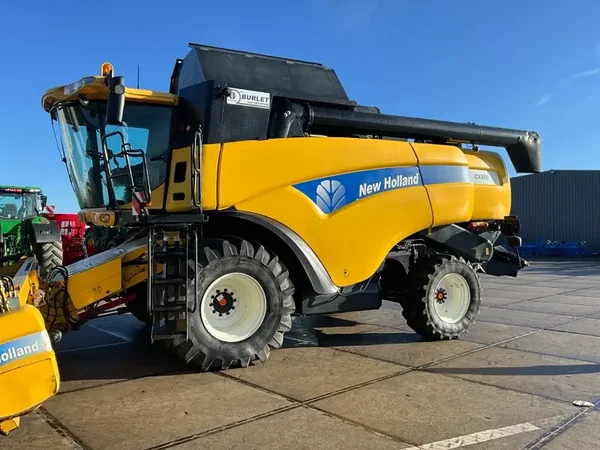 2005 New Holland CX880