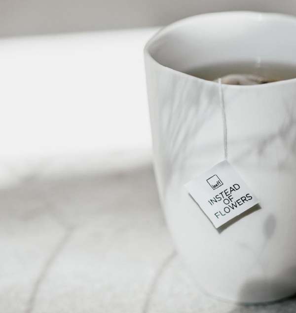 Thee met een boodschap - INSTEAD OF FLOWERS