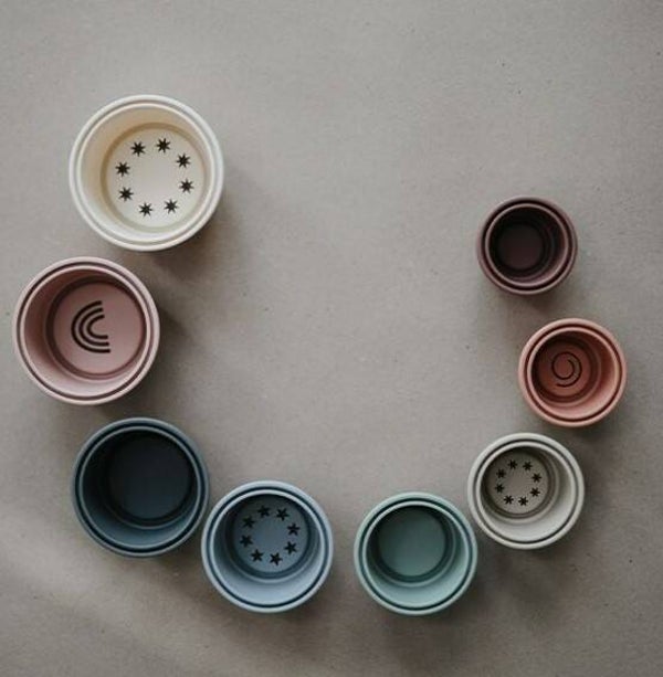 Stapelbekers in pastelkleur