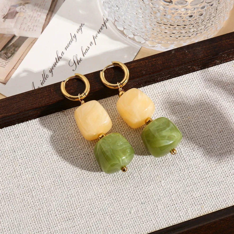 Boucles d'oreilles acier inoxydable et acrylique organique - Cube Vert