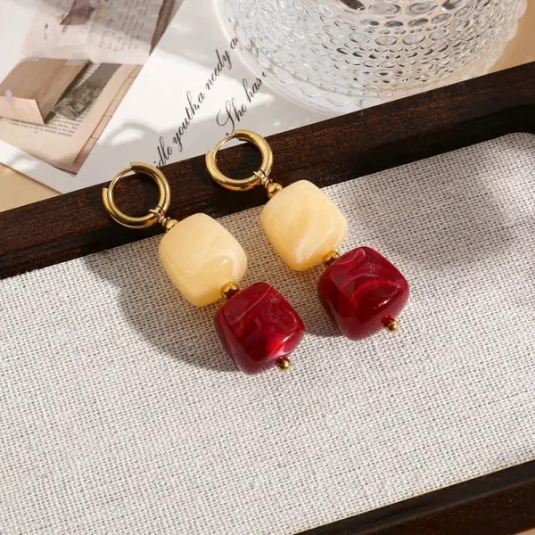Boucles d'oreilles acier inoxydable et acrylique organique - Cube rouge