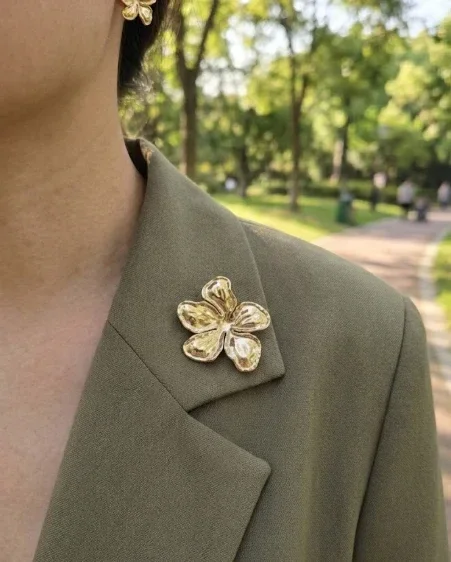 Broche fleur en acier inoxydable W165