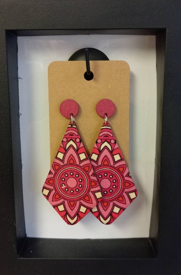 Boucles d'oreilles en bois imprimées. Fushia . BO25