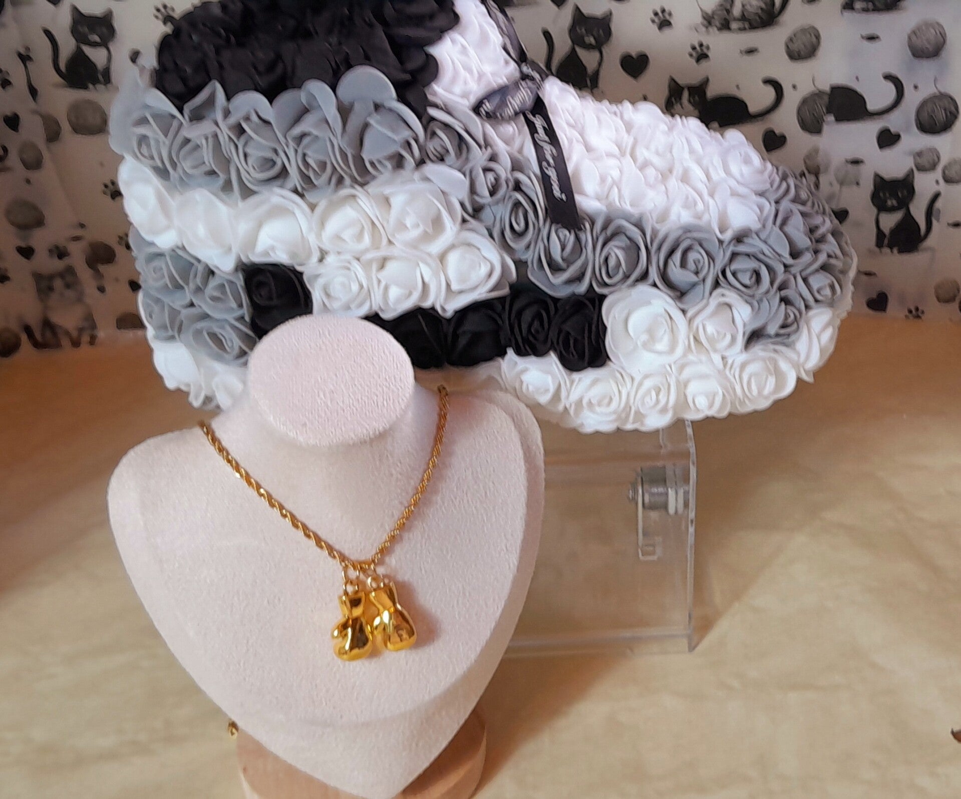 Basket grise avec collier gants de boxe