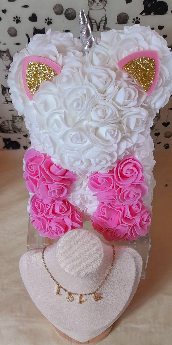 Chaton blanc et rose avec collier "Love"