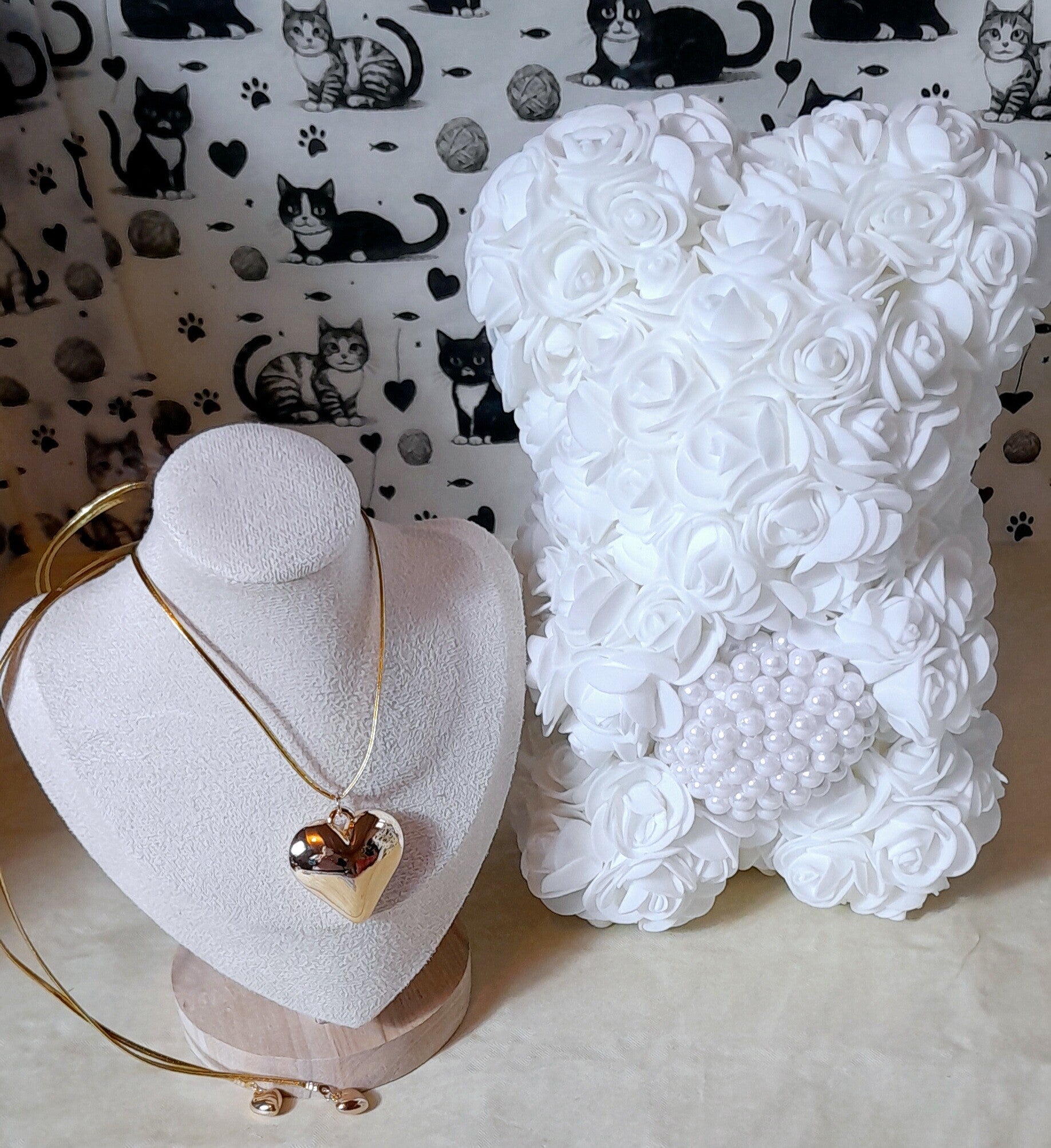 Ourson roses blanches avec collier cœur