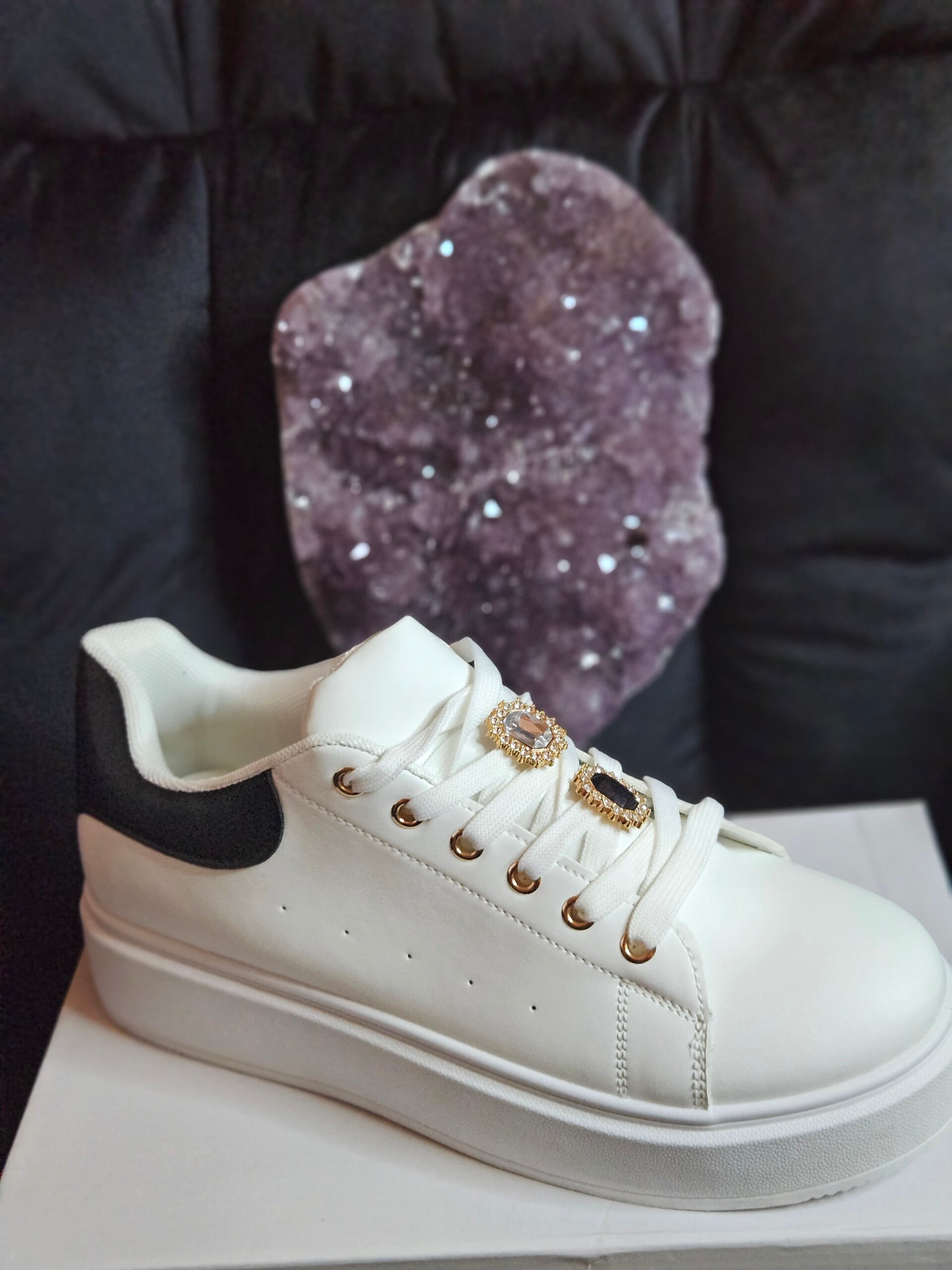 Sneakers met 2 bling steentjes