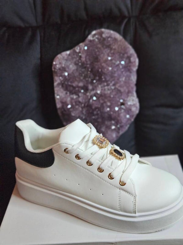 Sneakers met 2 bling steentjes