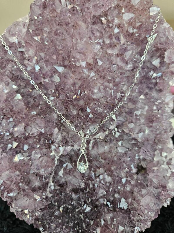 zilveren ketting met druppel strass