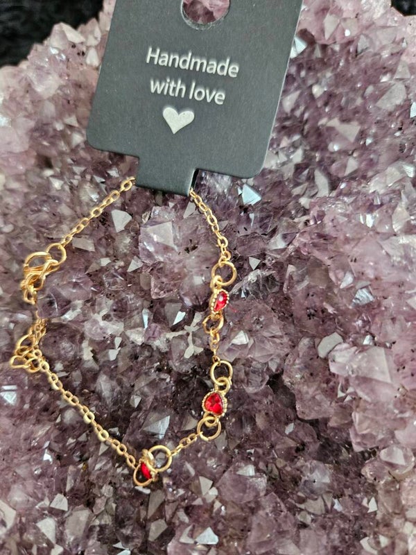 gouden armband rode hartjes