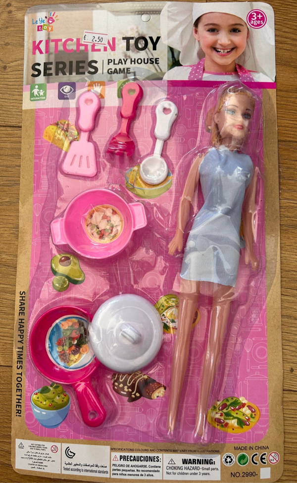 POUPÉE ET ACCESSOIRE DE CUISINE