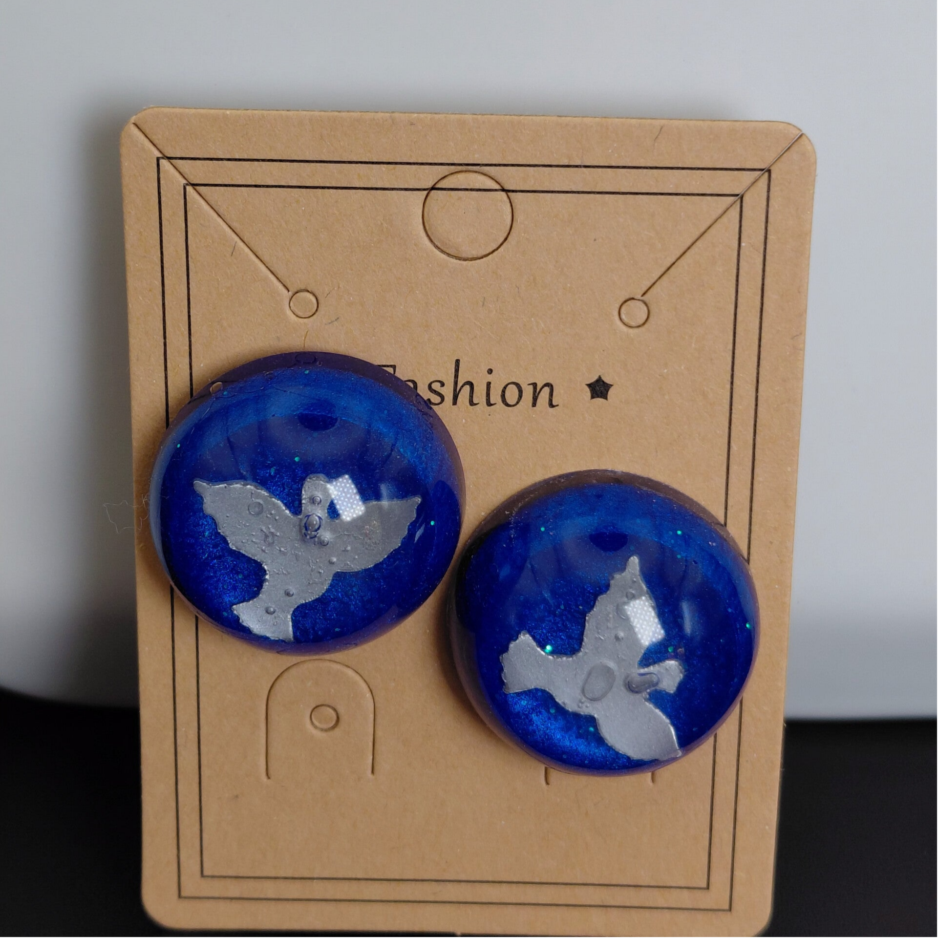 Bouton bleu colombe argent