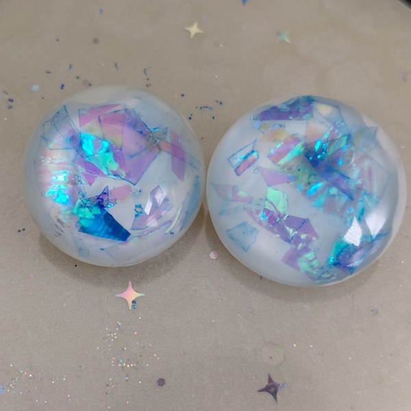 Eclats bleu sur blanc