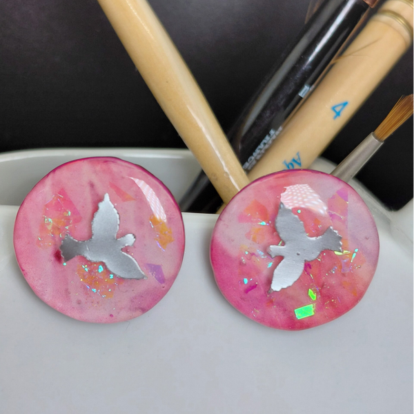 Colombes sur ciel rose