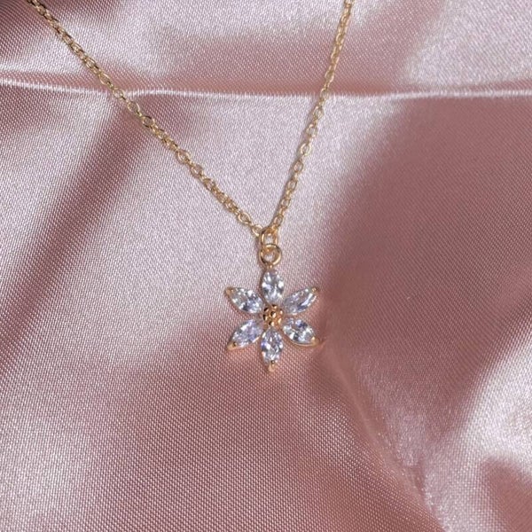 Shiny Flower Necklace