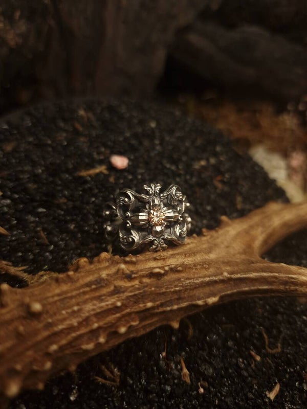 The royalcore Ring | Made to Order | personisable gemstone | Nox ex libris