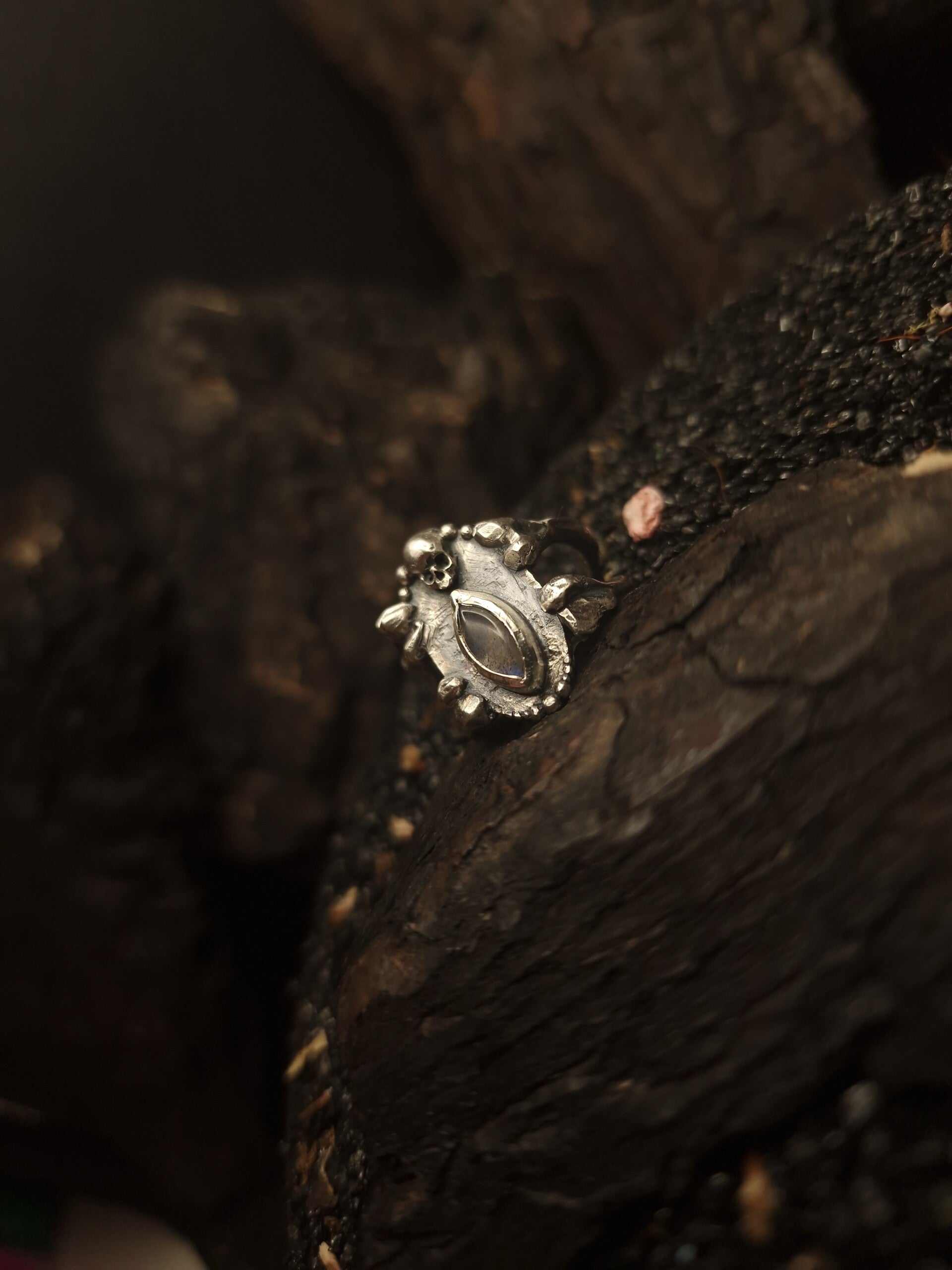 The vivid skull Ring | size 18 | labradorite | curiosity cabinet