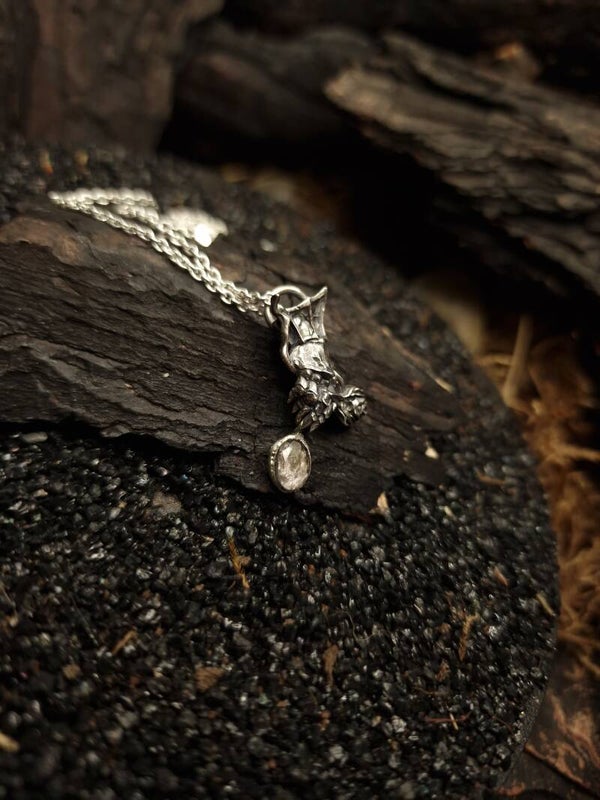 The gauntlet pendant | Blue tourmaline | Nox ex Libris