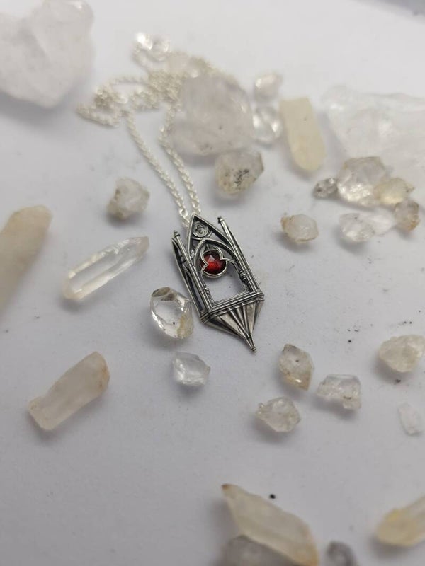 Bloodletter cathedralcore pendant | garnet | regina
