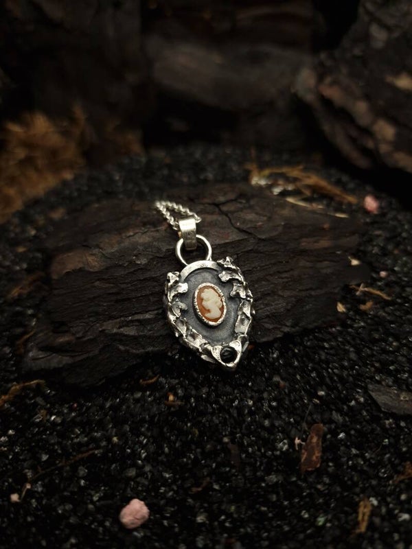 The Eloise Pendant | Cameé | Curiosity Cabinet