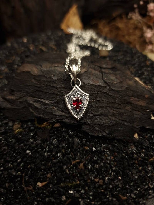 The bloody shield Pendant | Ruby | Nox ex Libris