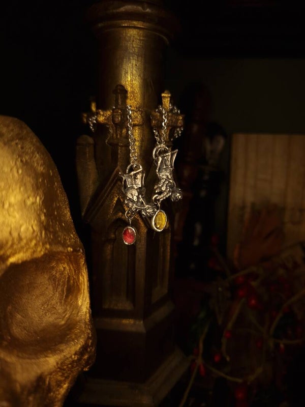 The gauntlet pendant | Pink or Yellowgreen tourmaline | Nox ex Libris