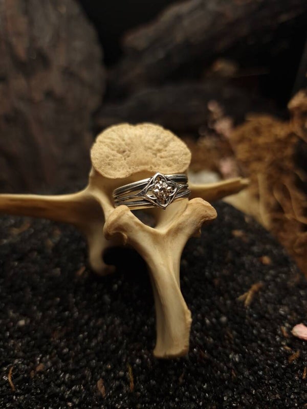 The drama queen Ring | MTO | Personisable Gemstone | Regina